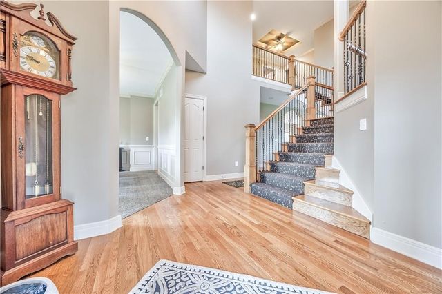 9618 S Appleridge Lane, Lenexa, KS 66227