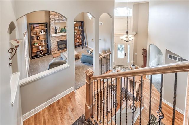 9618 S Appleridge Lane, Lenexa, KS 66227