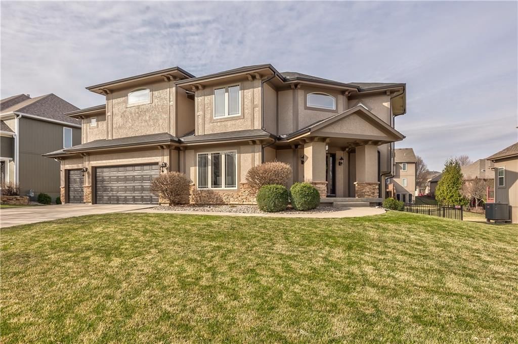 9618 S Appleridge Lane, Lenexa, KS 66227