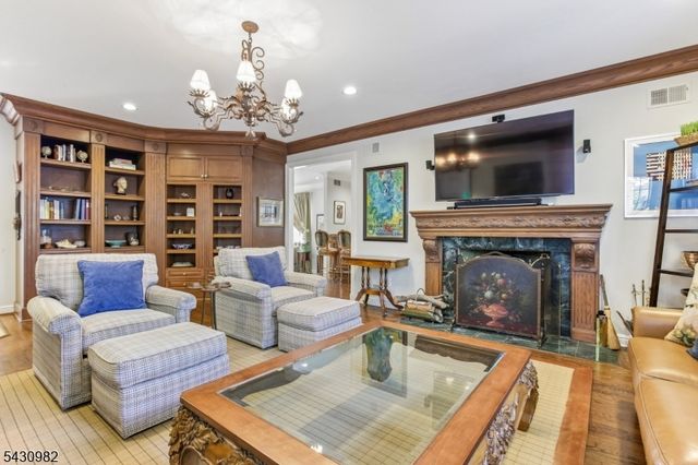 4 Fordham Rd, Livingston Twp., NJ 07039