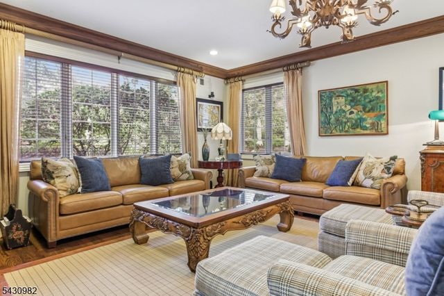 4 Fordham Rd, Livingston Twp., NJ 07039