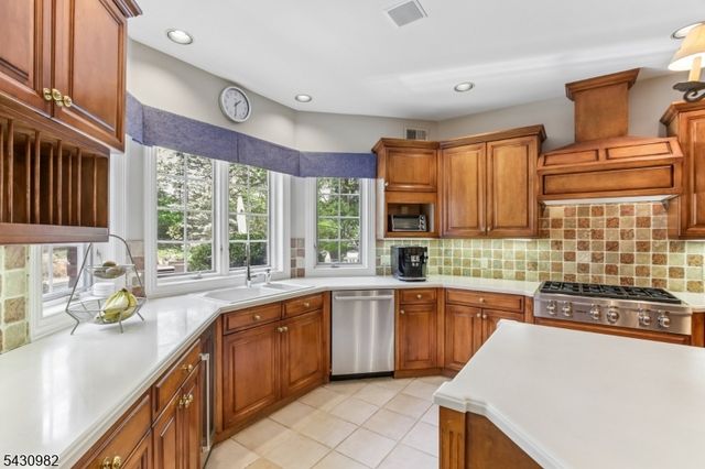 4 Fordham Rd, Livingston Twp., NJ 07039