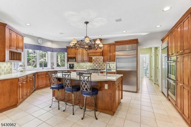 4 Fordham Rd, Livingston Twp., NJ 07039