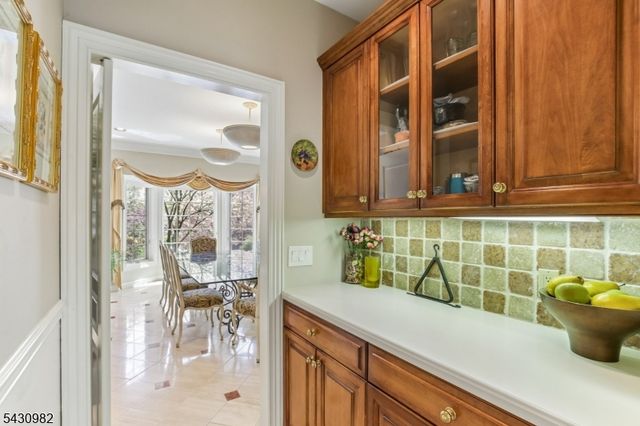 4 Fordham Rd, Livingston Twp., NJ 07039
