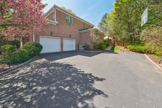 4 Fordham Rd, Livingston Twp., NJ 07039