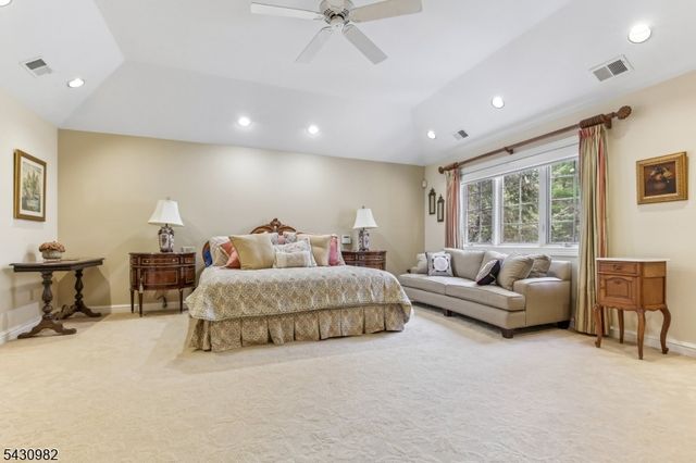 4 Fordham Rd, Livingston Twp., NJ 07039