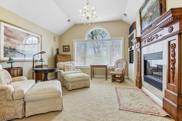 4 Fordham Rd, Livingston Twp., NJ 07039