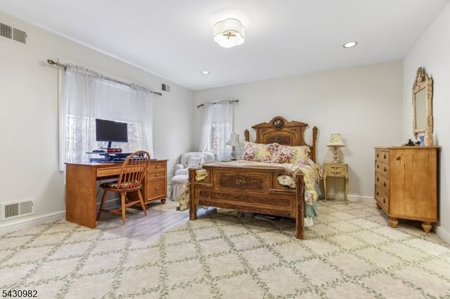 4 Fordham Rd, Livingston Twp., NJ 07039