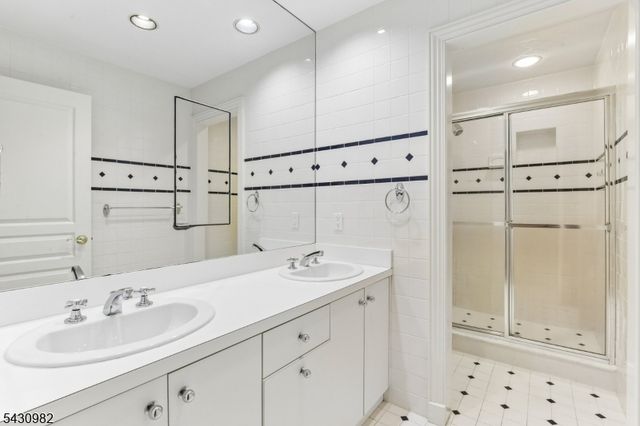 4 Fordham Rd, Livingston Twp., NJ 07039