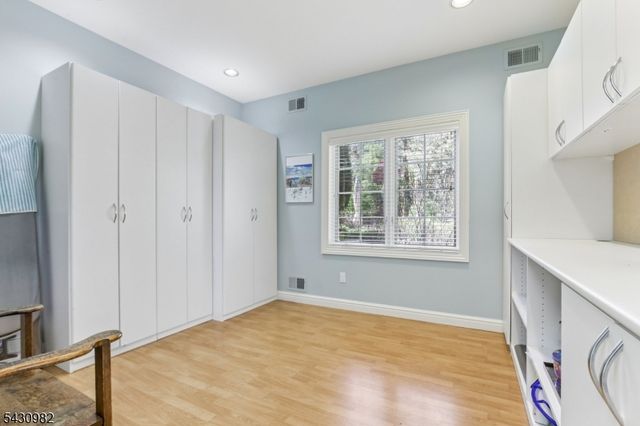 4 Fordham Rd, Livingston Twp., NJ 07039