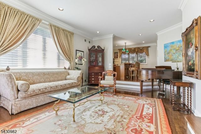 4 Fordham Rd, Livingston Twp., NJ 07039