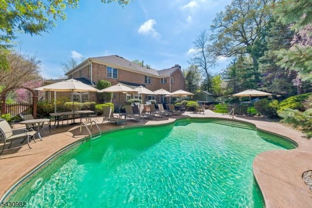 4 Fordham Rd, Livingston Twp., NJ 07039