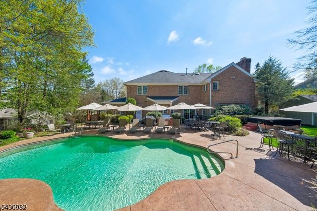 4 Fordham Rd, Livingston Twp., NJ 07039