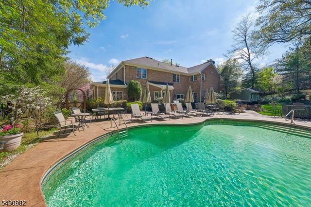 4 Fordham Rd, Livingston Twp., NJ 07039