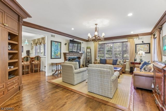 4 Fordham Rd, Livingston Twp., NJ 07039