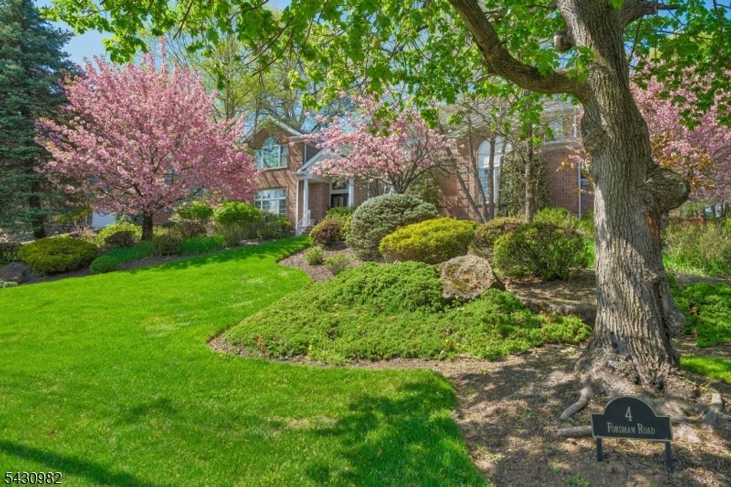 4 Fordham Rd, Livingston Twp., NJ 07039