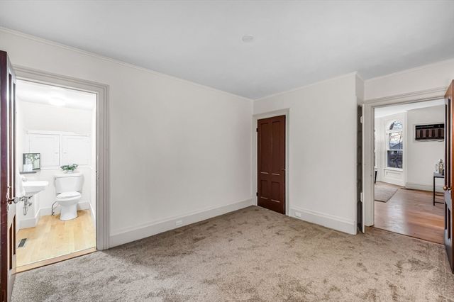 48 Gray St, Amherst, MA 01002