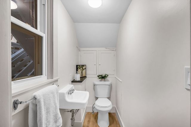 48 Gray St, Amherst, MA 01002