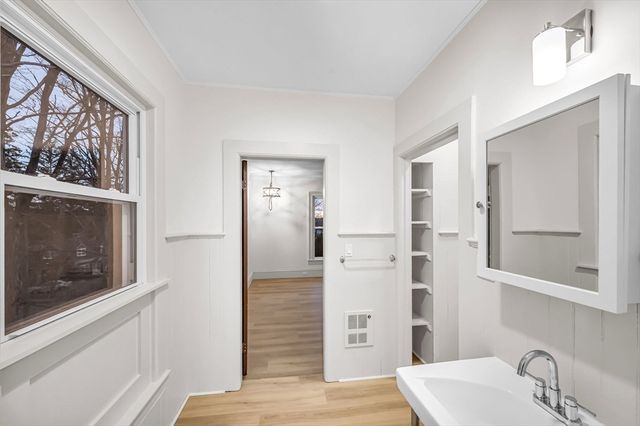 48 Gray St, Amherst, MA 01002