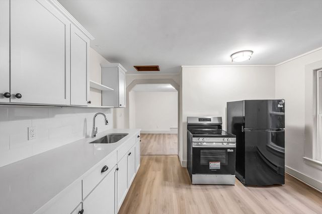 48 Gray St, Amherst, MA 01002