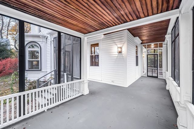 48 Gray St, Amherst, MA 01002