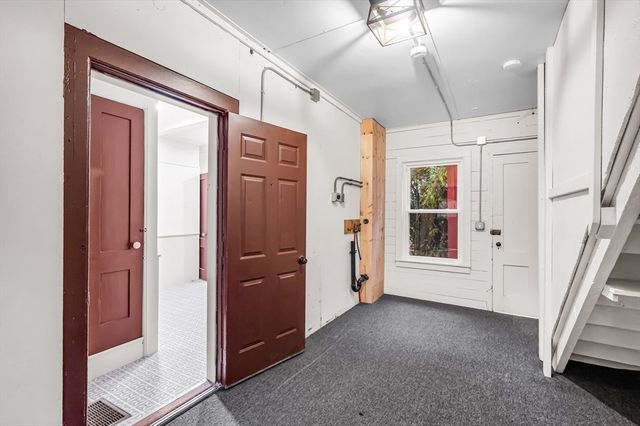 48 Gray St, Amherst, MA 01002