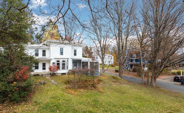 48 Gray St, Amherst, MA 01002