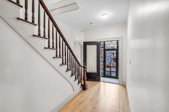 48 Gray St, Amherst, MA 01002