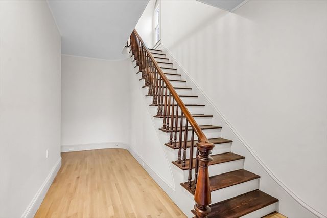 48 Gray St, Amherst, MA 01002