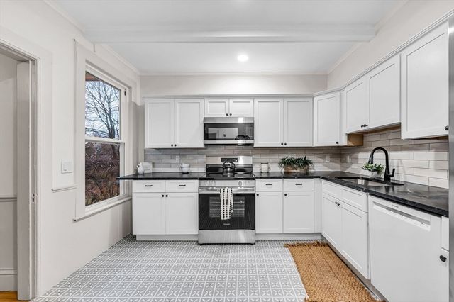 48 Gray St, Amherst, MA 01002