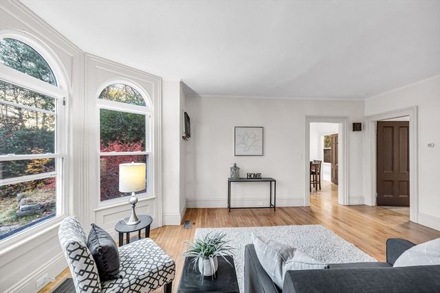 48 Gray St, Amherst, MA 01002