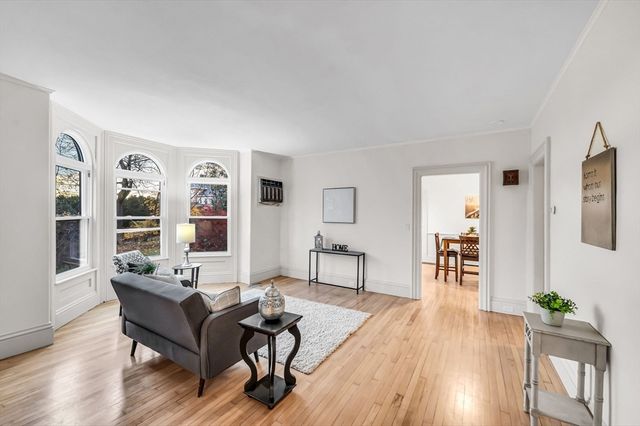 48 Gray St, Amherst, MA 01002