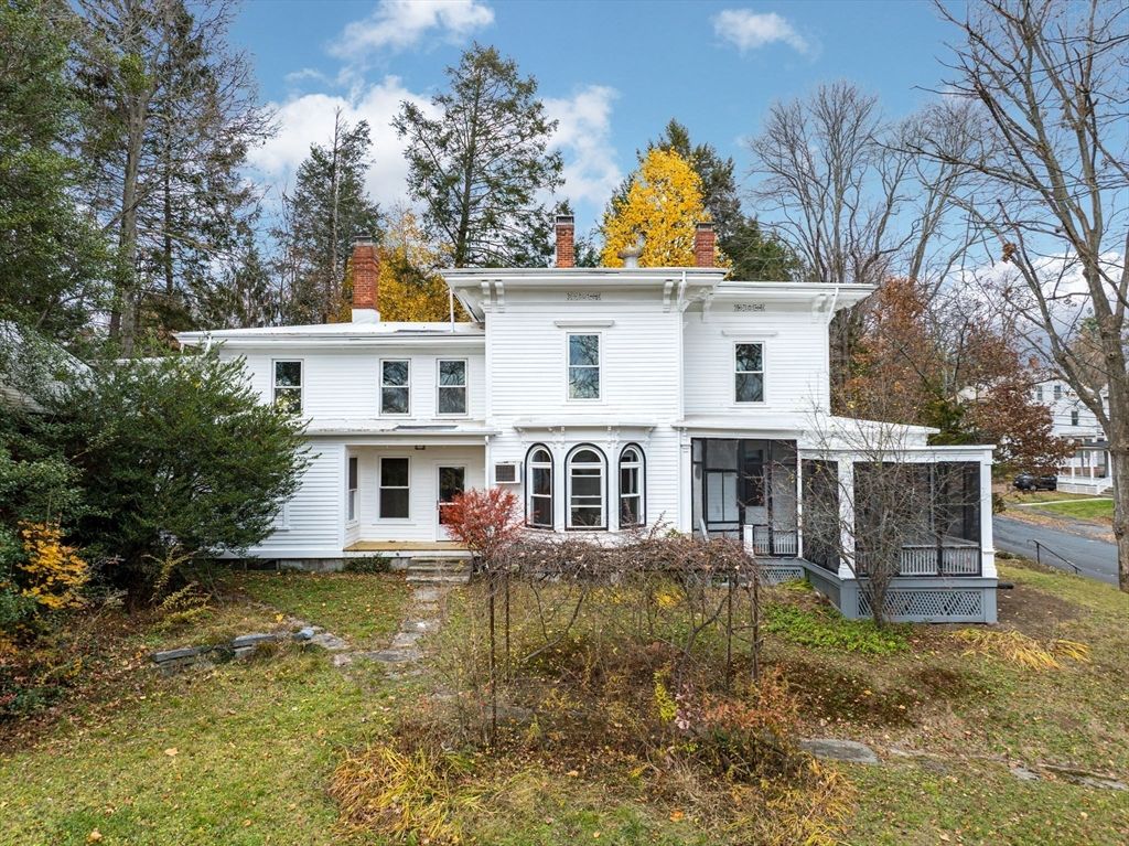 48 Gray St, Amherst, MA 01002