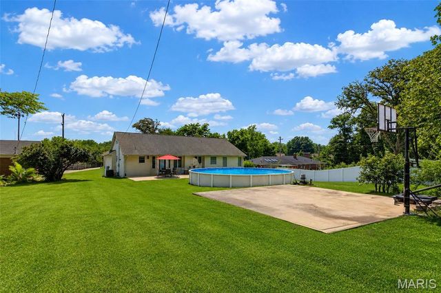 2745 Saint Peters Howell Road, St Peters, MO 63376