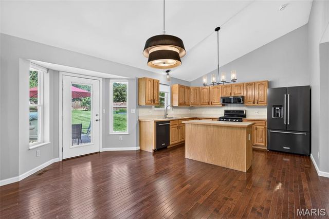 2745 Saint Peters Howell Road, St Peters, MO 63376