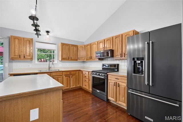 2745 Saint Peters Howell Road, St Peters, MO 63376
