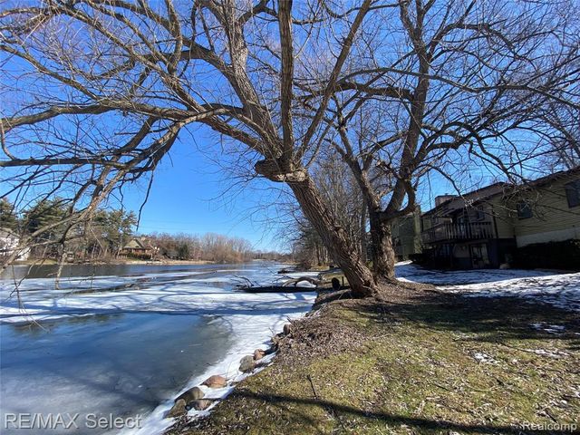 524 W Huron Street, Milford, MI 48381