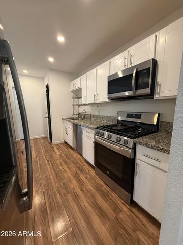 6826 W PIERSON Street, Phoenix, AZ 85033