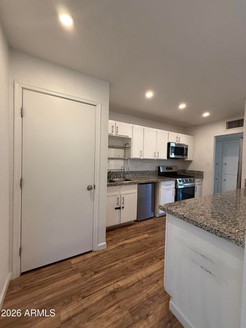 6826 W PIERSON Street, Phoenix, AZ 85033