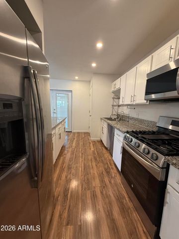 6826 W PIERSON Street, Phoenix, AZ 85033
