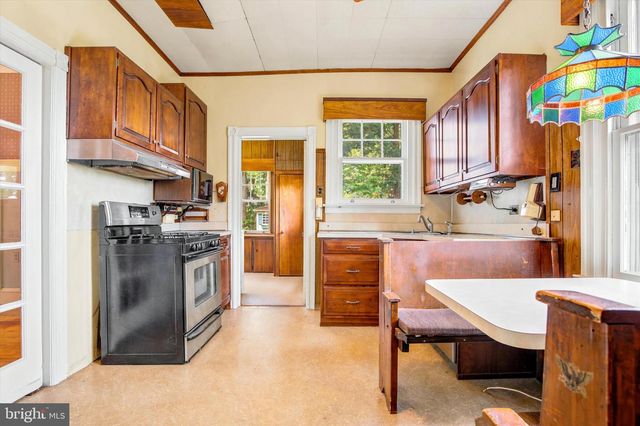 2140 WAYNE AVE, Abington, PA 19001