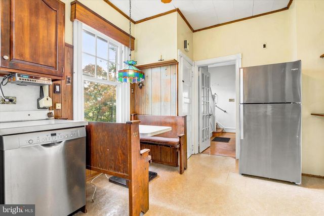 2140 WAYNE AVE, Abington, PA 19001