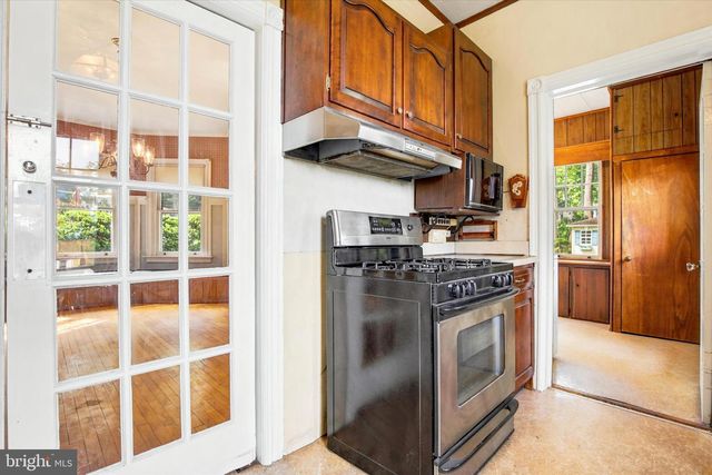 2140 WAYNE AVE, Abington, PA 19001