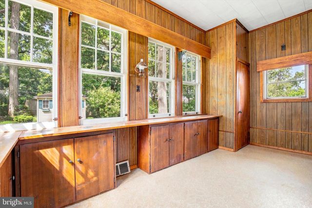 2140 WAYNE AVE, Abington, PA 19001