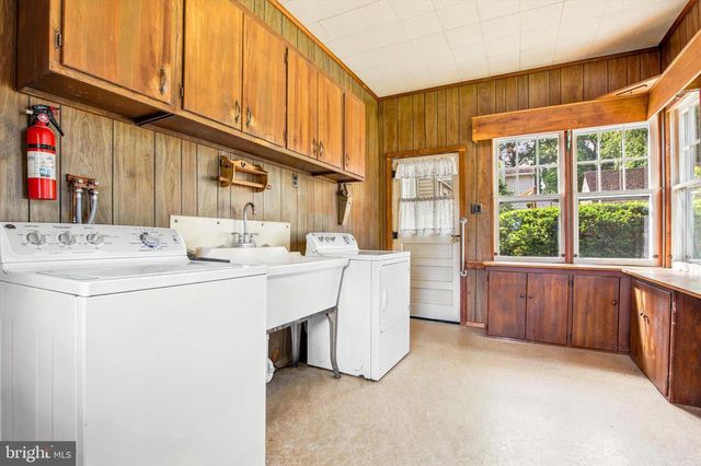 2140 WAYNE AVE, Abington, PA 19001