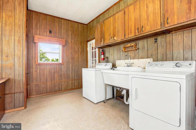 2140 WAYNE AVE, Abington, PA 19001