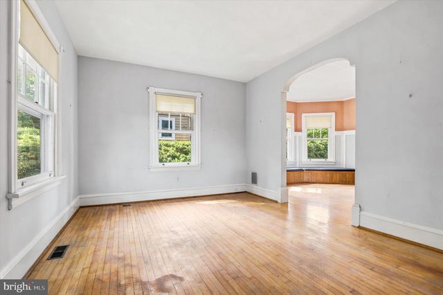 2140 WAYNE AVE, Abington, PA 19001