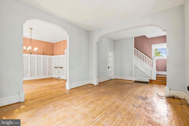 2140 WAYNE AVE, Abington, PA 19001