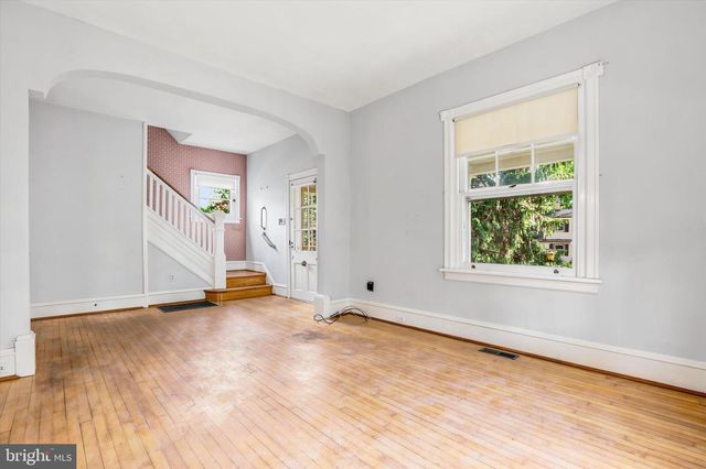 2140 WAYNE AVE, Abington, PA 19001
