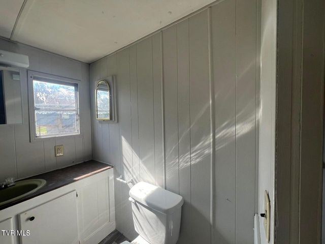 2004 Charlotte Street, Kingsport, TN 37660